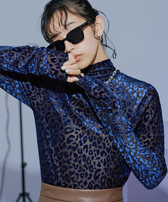 フロッキープリントシアータートルネックトップ MAISON SPECIAL（メゾンスペシャル）の「Flocky Print Sheer