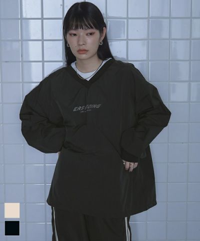 ロゴプリントVネックプルオーバー