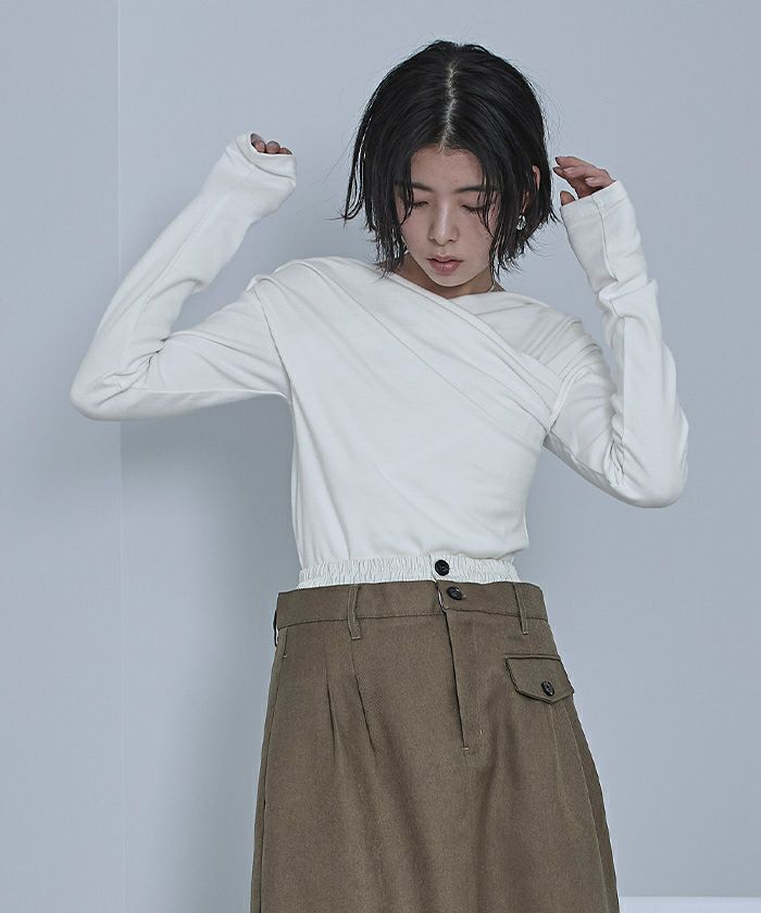 新品タグ付き ドレープネックオフショルカットソー ホワイト ドレープネックオフショルトップス（Tシャツ/カットソー